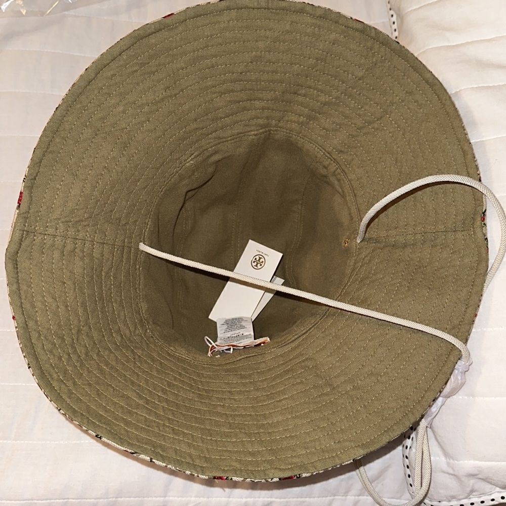 Tory Burch OS Beige Tan Red Monogram Embroidered Climbing Rose Bucket Hat - Picture 8 of 11